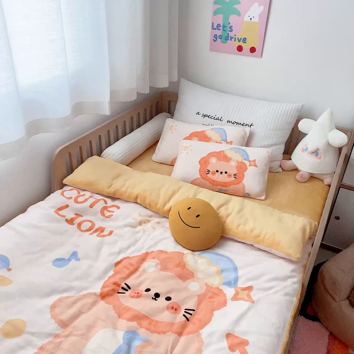 91家纺网 家纺一手货源 找家纺 萌宝家纺 2025新款大版牛奶绒被套加厚保暖儿童三件套-萌宠系列 小狮子