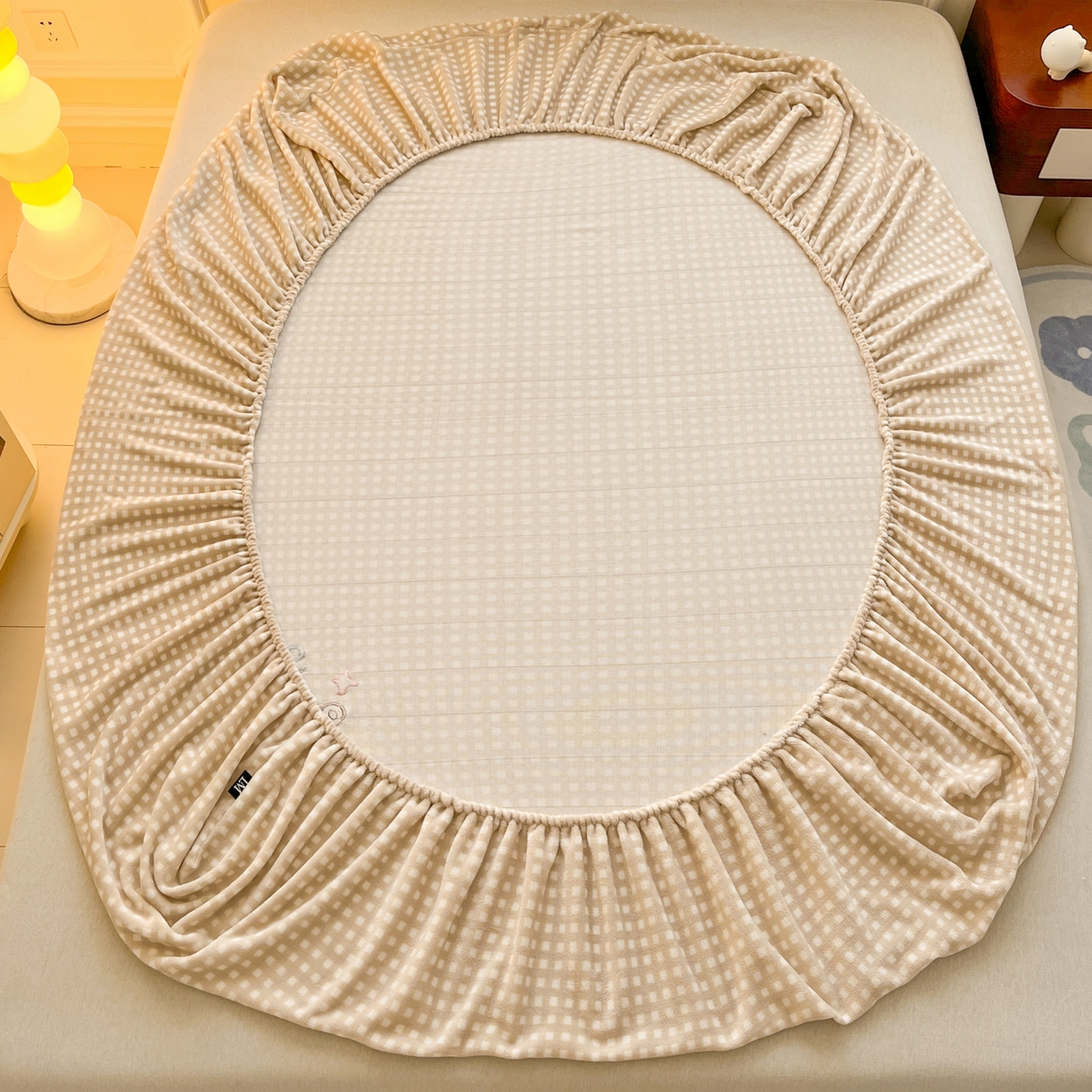 91家纺网 家纺一手货源 找家纺 乐美家纺 2025新款A类高克重贴布绣牛奶绒床笠三件套 萌萌星