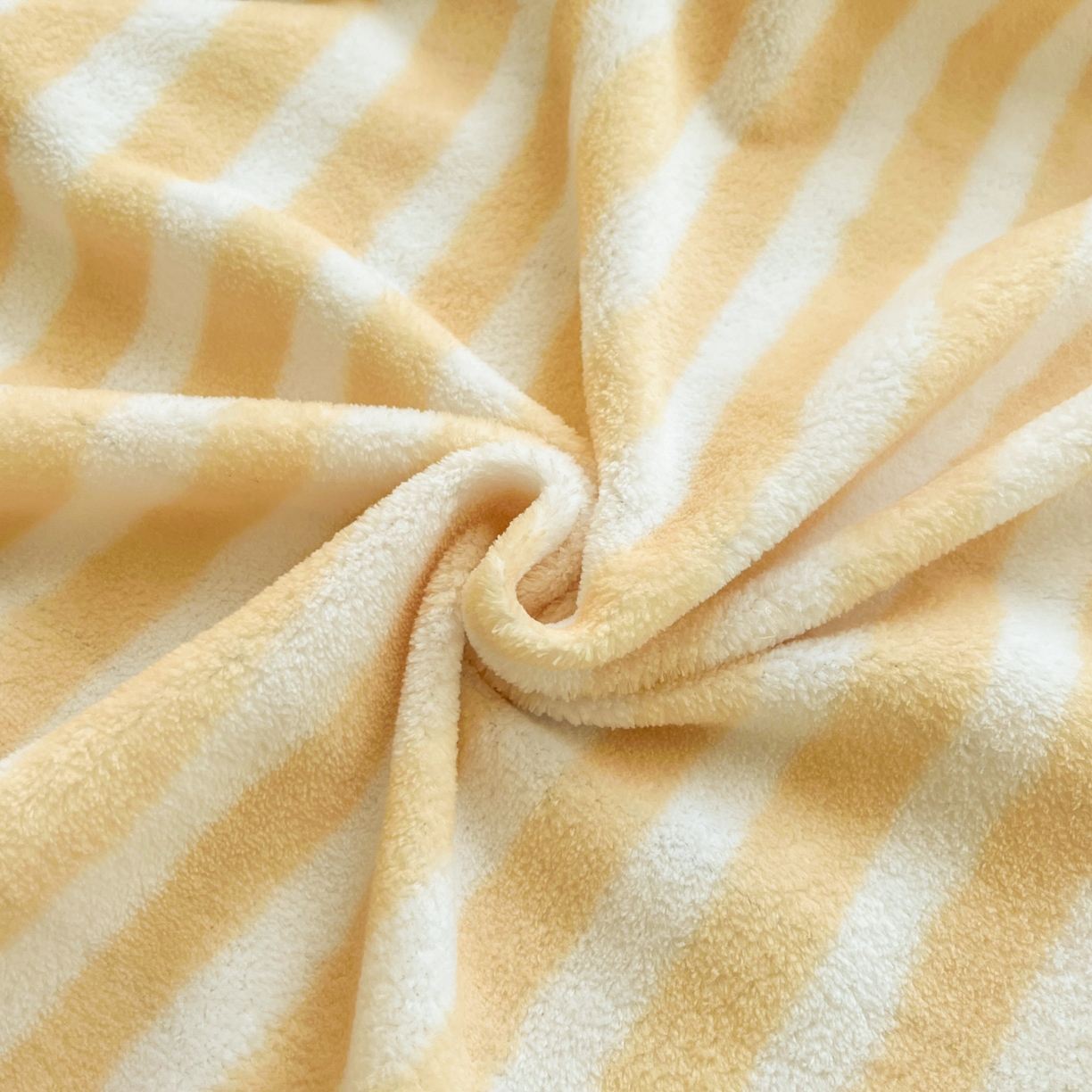 91家纺网 家纺一手货源 找家纺 乐美家纺 2025新款A类高克重贴布绣牛奶绒床笠三件套 快乐小狗