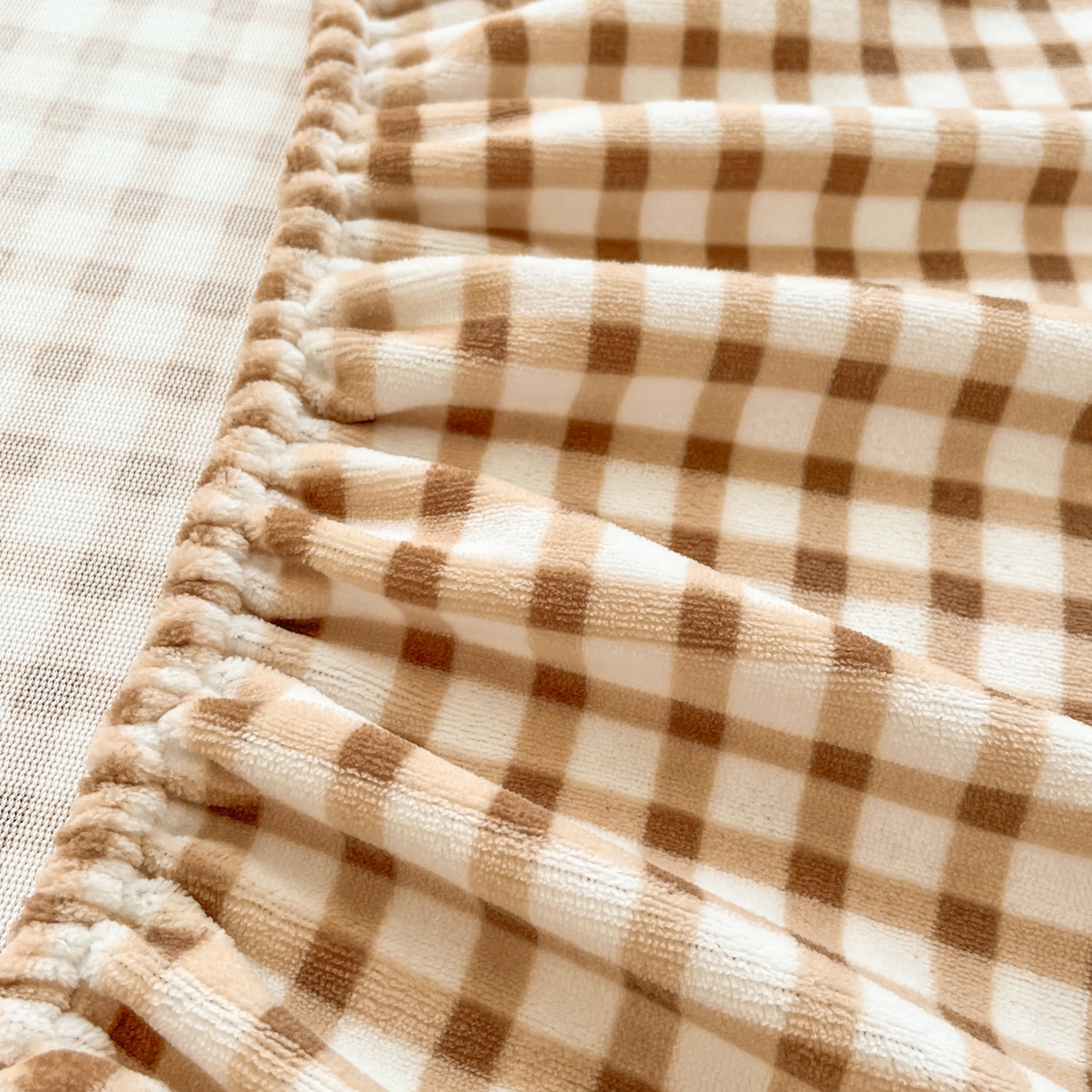 91家纺网 家纺一手货源 找家纺 乐美家纺 2025新款A类高克重贴布绣牛奶绒床笠三件套 南瓜小猪