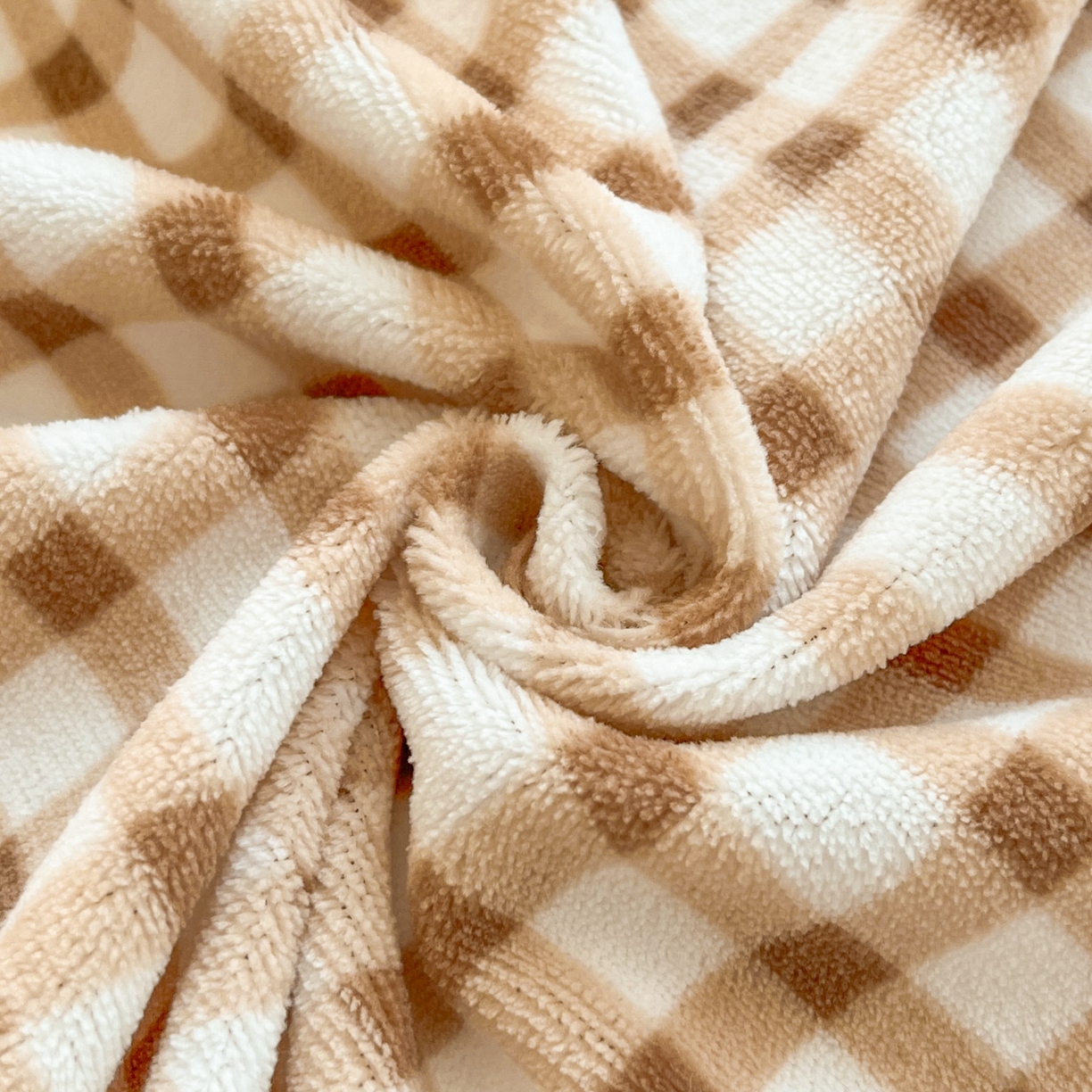 91家纺网 家纺一手货源 找家纺 乐美家纺 2025新款A类高克重贴布绣牛奶绒床笠三件套 南瓜小猪