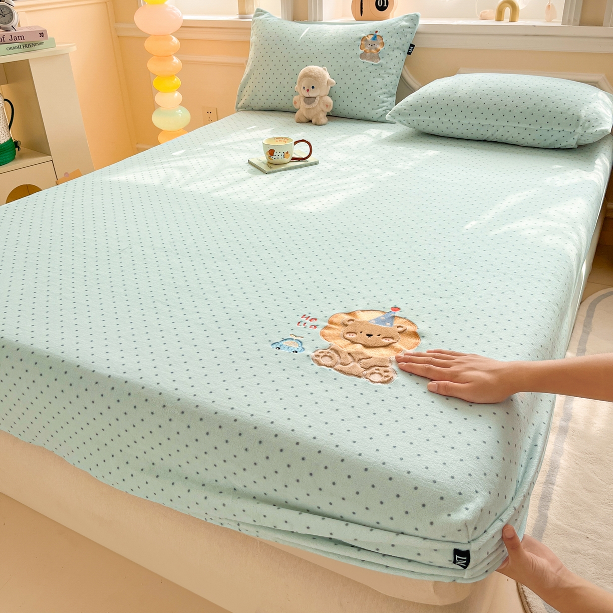 91家纺网 家纺一手货源 找家纺 乐美家纺 2025新款A类高克重贴布绣牛奶绒床笠三件套 可爱狮