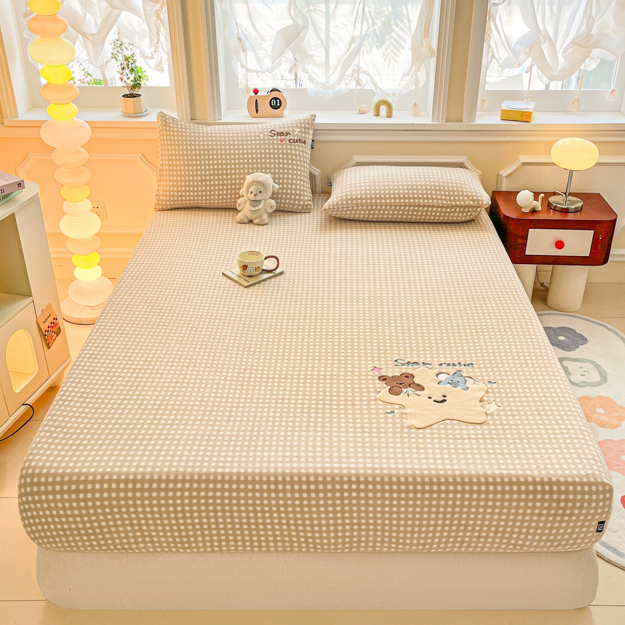 91家纺网 家纺一手货源 找家纺 乐美家纺 2025新款A类高克重贴布绣牛奶绒床笠三件套 萌萌星