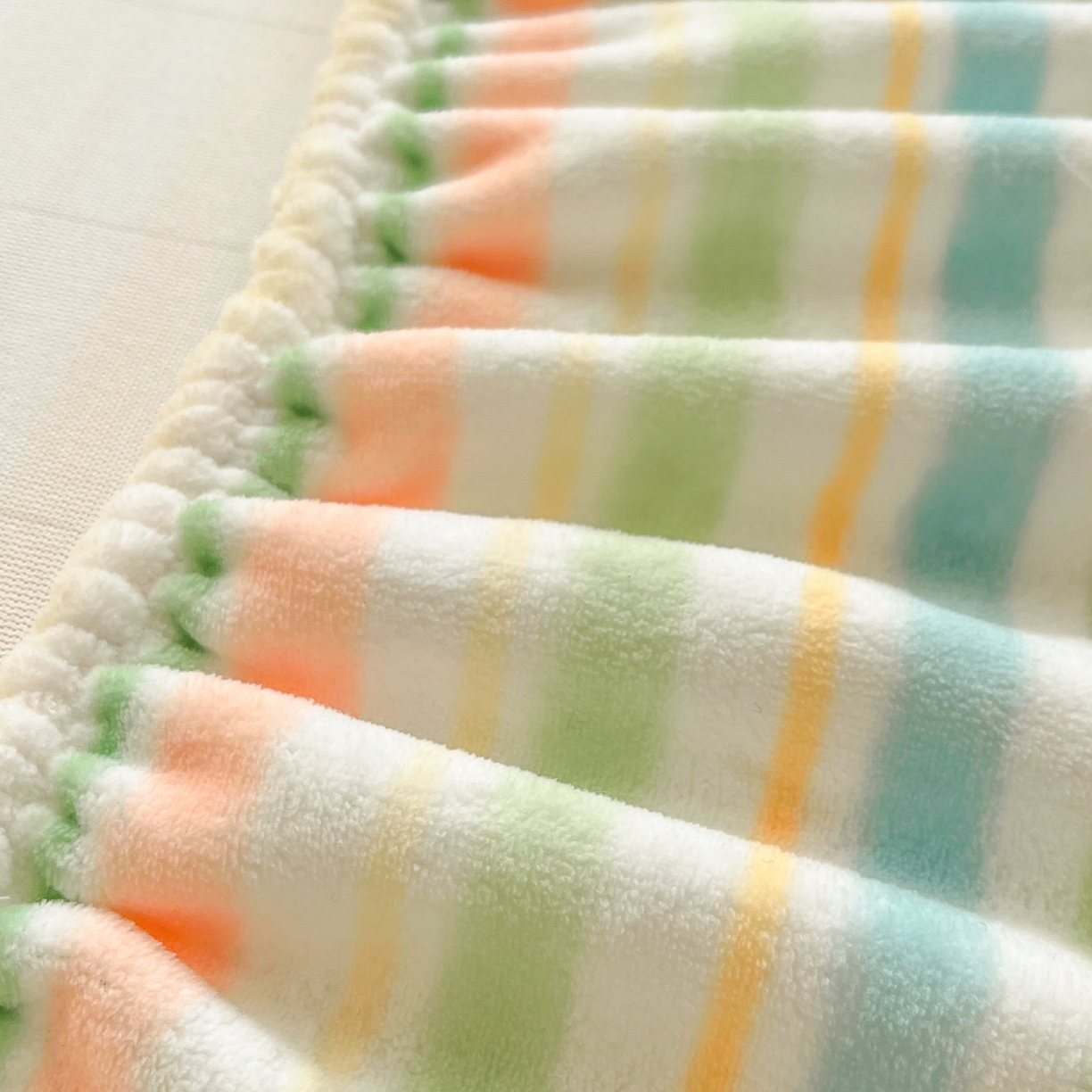 91家纺网 家纺一手货源 找家纺 乐美家纺 2025新款A类高克重贴布绣牛奶绒床笠三件套 太阳狮