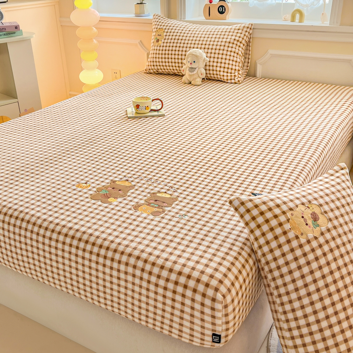 91家纺网 家纺一手货源 找家纺 （总）乐美家纺 2025新款A类高克重贴布绣牛奶绒床笠三件套