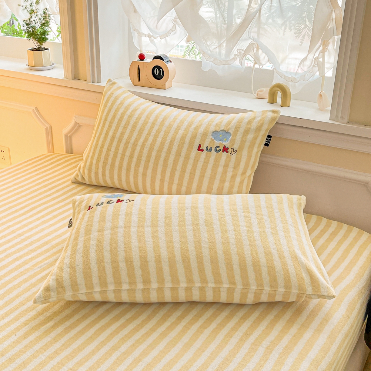 91家纺网 家纺一手货源 找家纺 乐美家纺 2025新款A类高克重贴布绣牛奶绒床笠三件套 快乐小狗