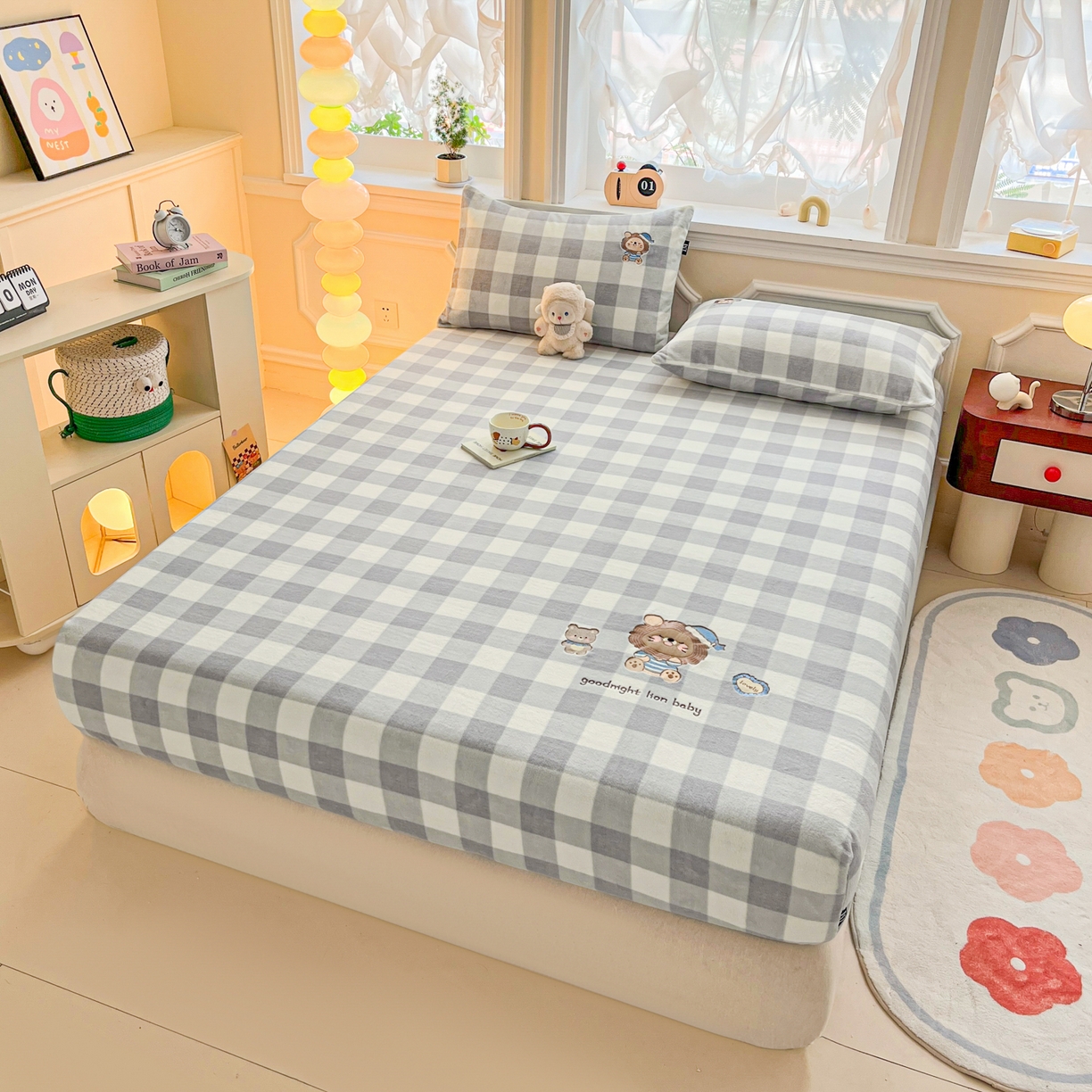 91家纺网 家纺一手货源 找家纺 乐美家纺 2025新款A类高克重贴布绣牛奶绒床笠三件套 早安小狮子