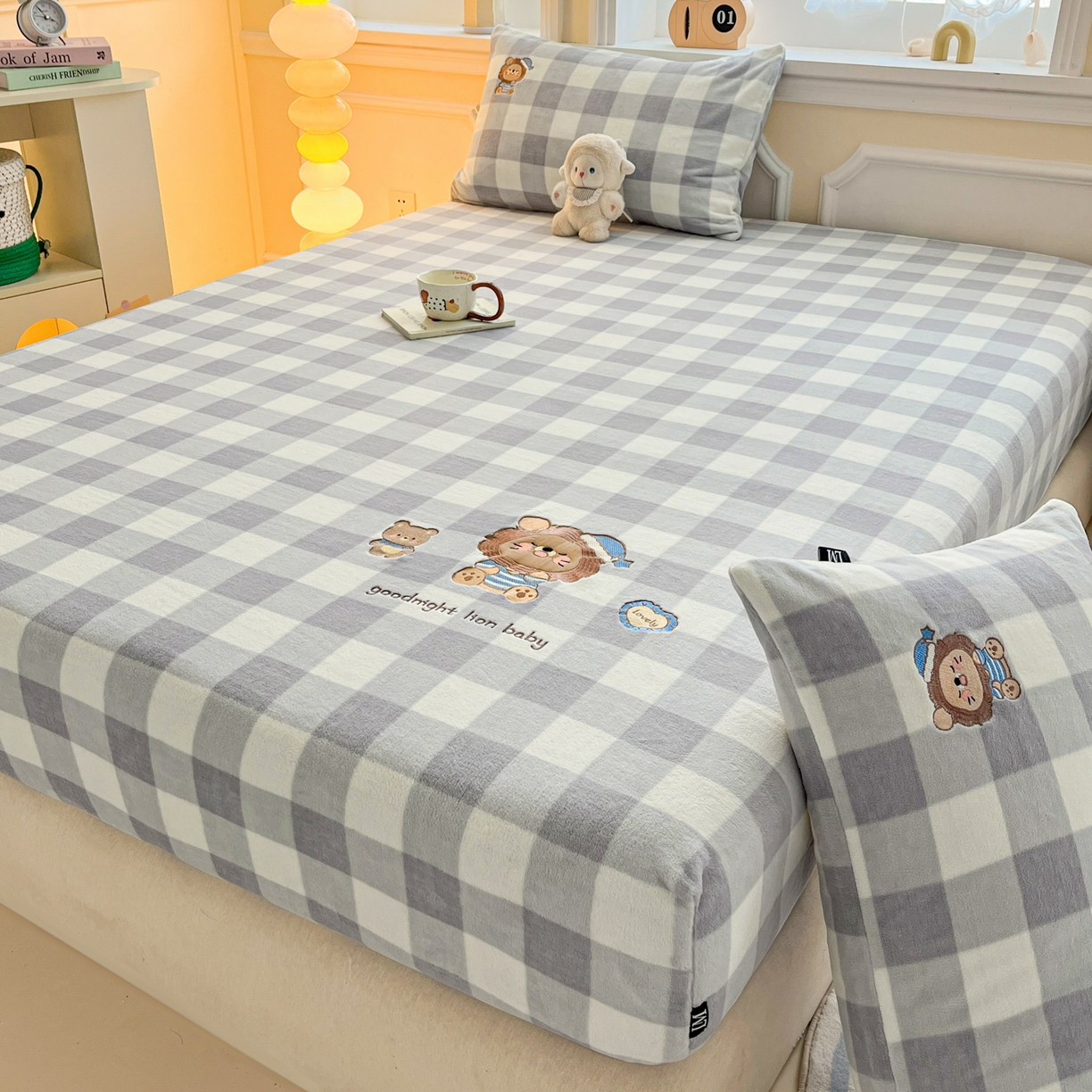 乐美家纺 2025新款A类高克重贴布绣牛奶绒床笠三件套 早安小狮子