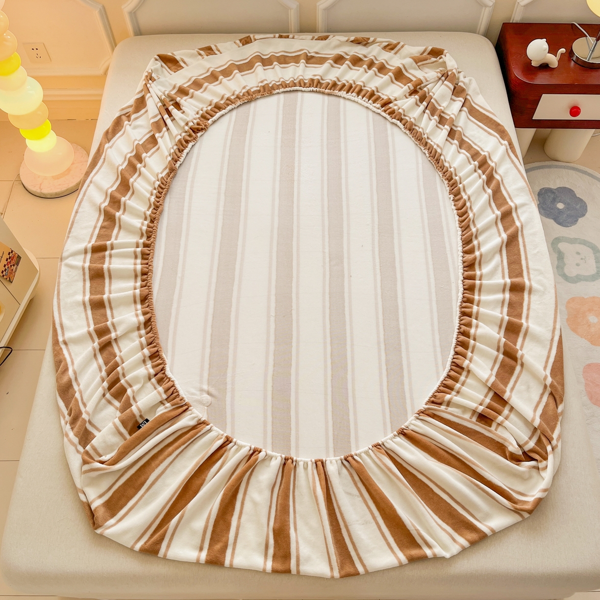 91家纺网 家纺一手货源 找家纺 乐美家纺 2025新款A类高克重贴布绣牛奶绒床笠三件套 蘑菇熊