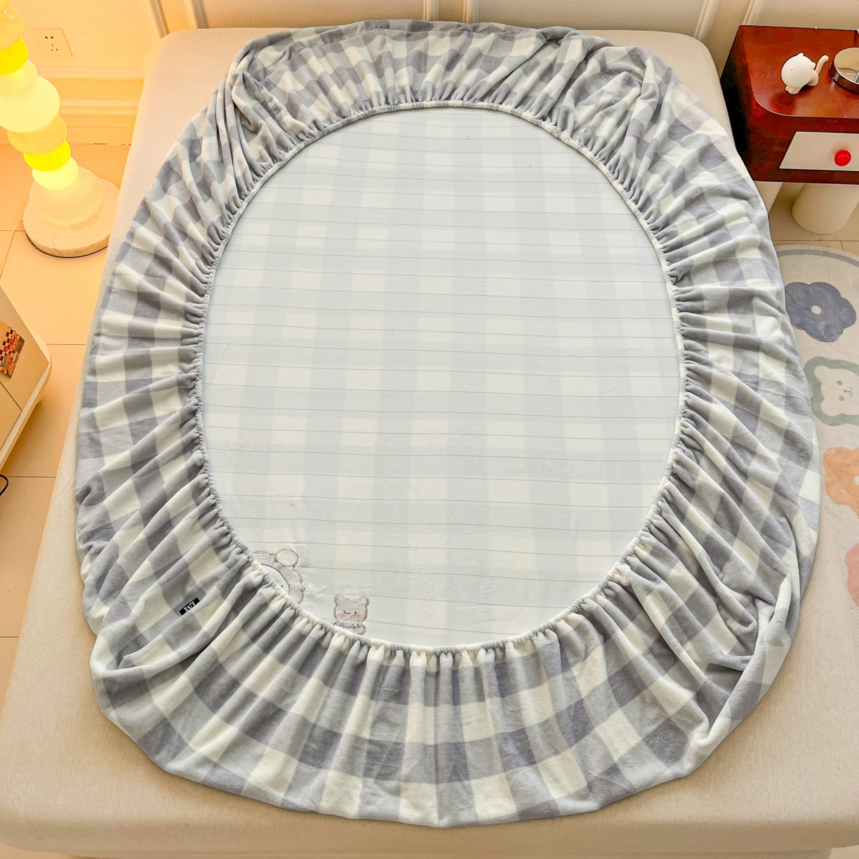 91家纺网 家纺一手货源 找家纺 乐美家纺 2025新款A类高克重贴布绣牛奶绒床笠三件套 早安小狮子