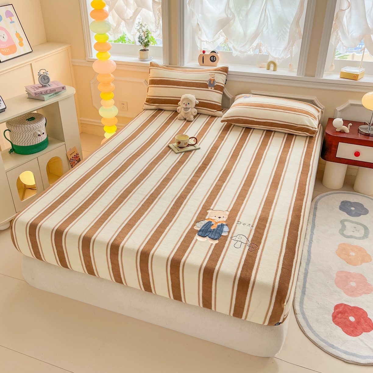 91家纺网 家纺一手货源 找家纺 乐美家纺 2025新款A类高克重贴布绣牛奶绒床笠三件套 蘑菇熊