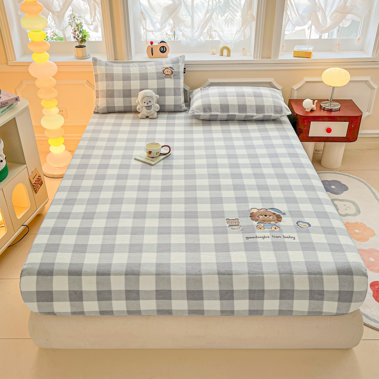 91家纺网 家纺一手货源 找家纺 乐美家纺 2025新款A类高克重贴布绣牛奶绒床笠三件套 早安小狮子