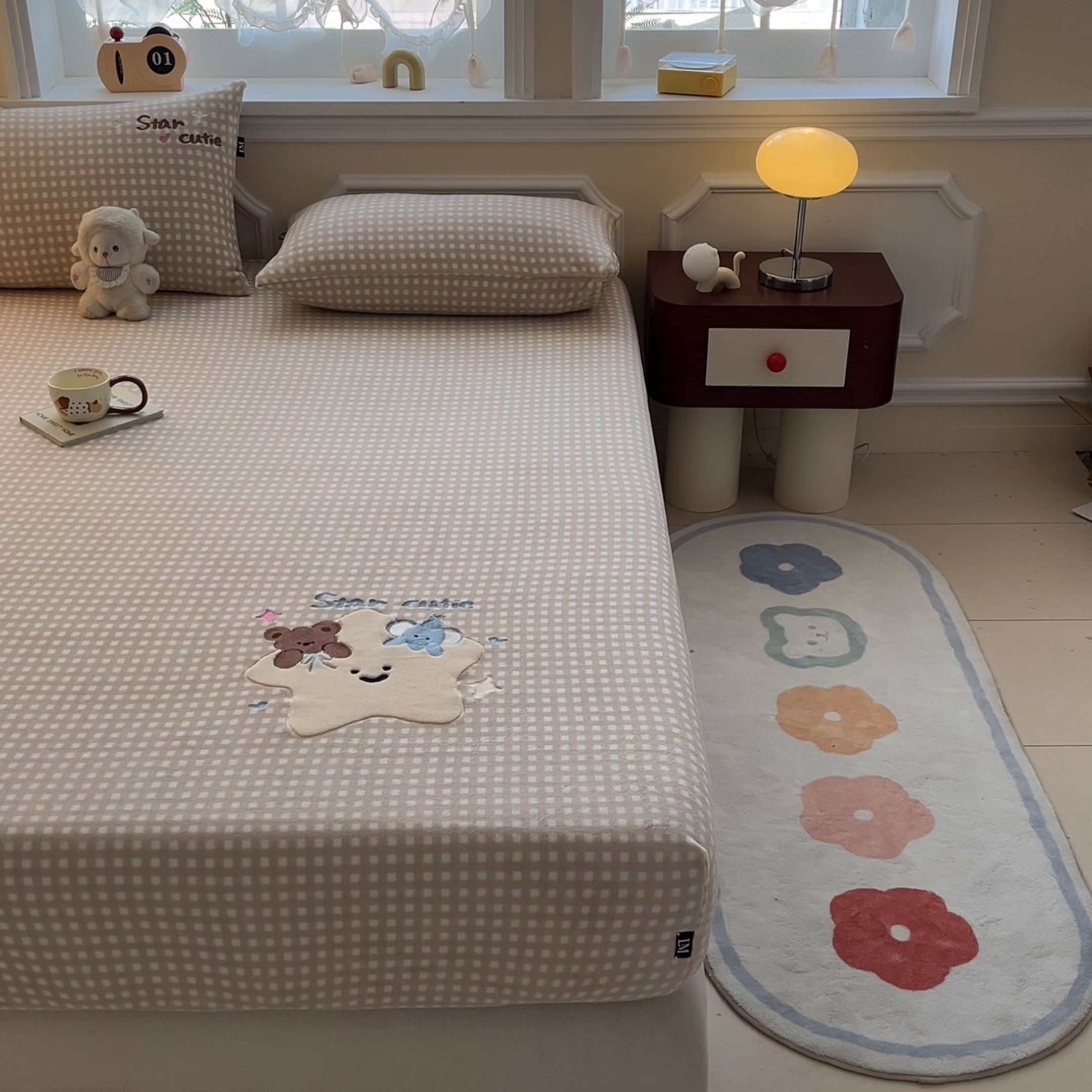 91家纺网 家纺一手货源 找家纺 乐美家纺 2025新款A类高克重贴布绣牛奶绒床笠三件套 萌萌星