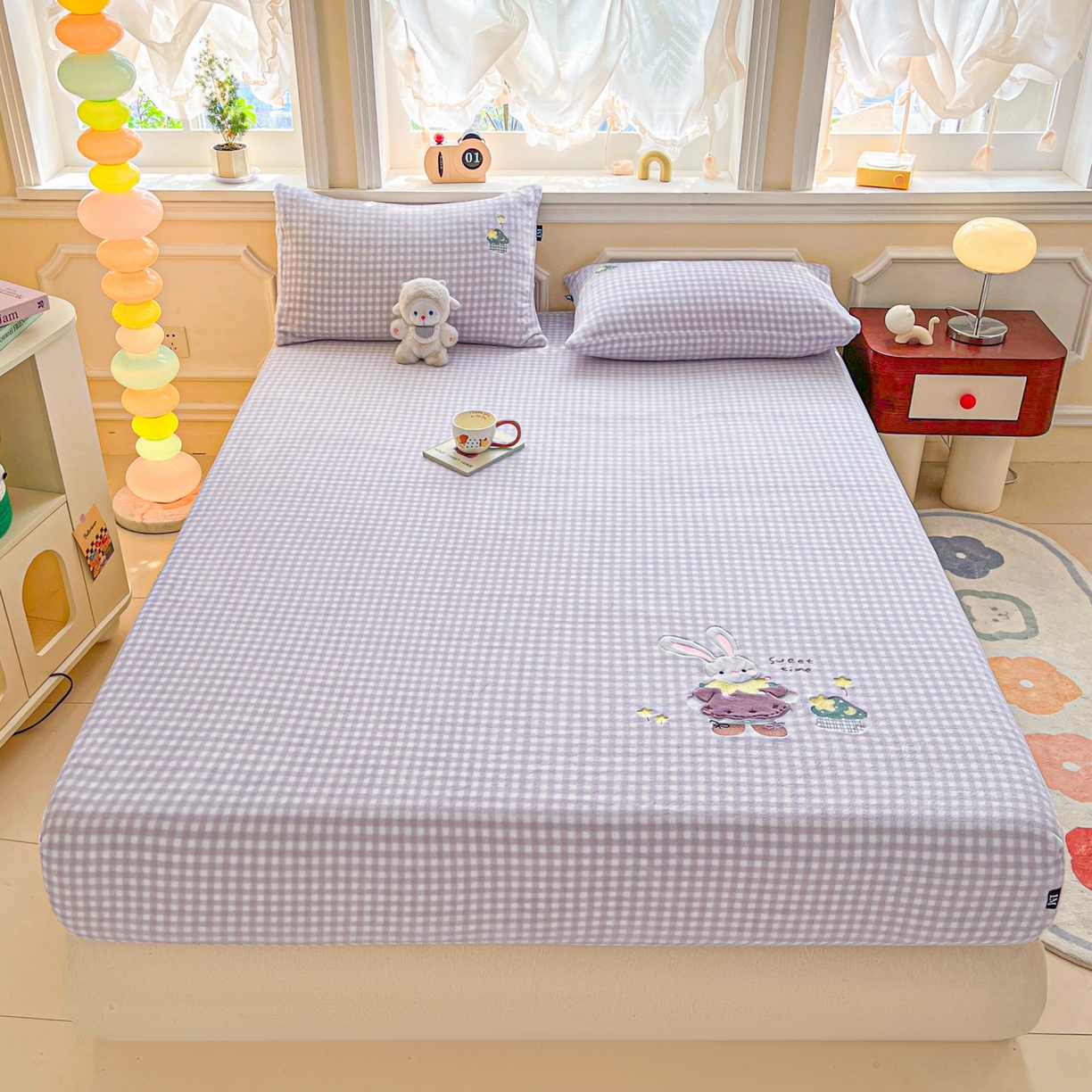 91家纺网 家纺一手货源 找家纺 乐美家纺 2025新款A类高克重贴布绣牛奶绒床笠三件套 星星兔