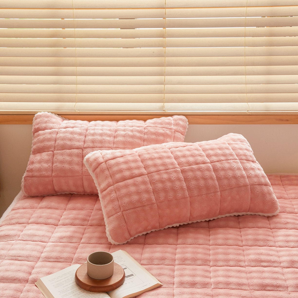 91家纺网 家纺一手货源 找家纺 鑫顺欣 2025新款泡泡牛奶绒床垫床褥 玫瑰粉