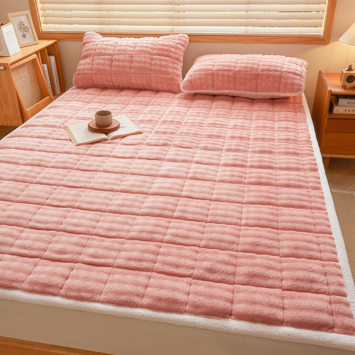 91家纺网 家纺一手货源 找家纺 鑫顺欣 2025新款泡泡牛奶绒床垫床褥 玫瑰粉
