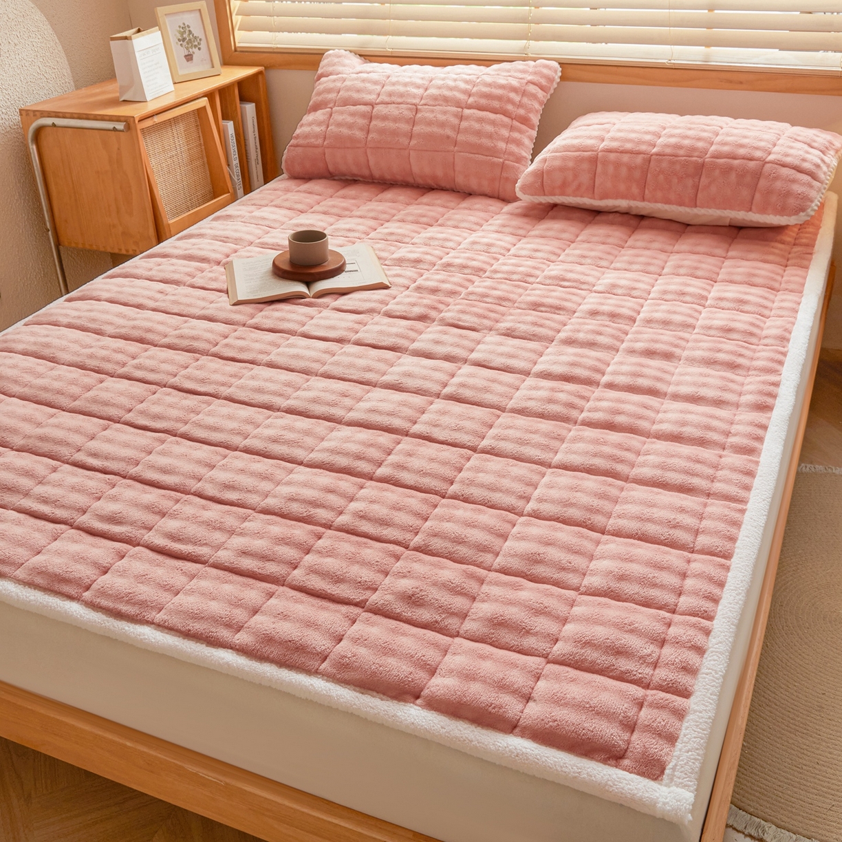 91家纺网 家纺一手货源 找家纺 鑫顺欣 2025新款泡泡牛奶绒床垫床褥 玫瑰粉