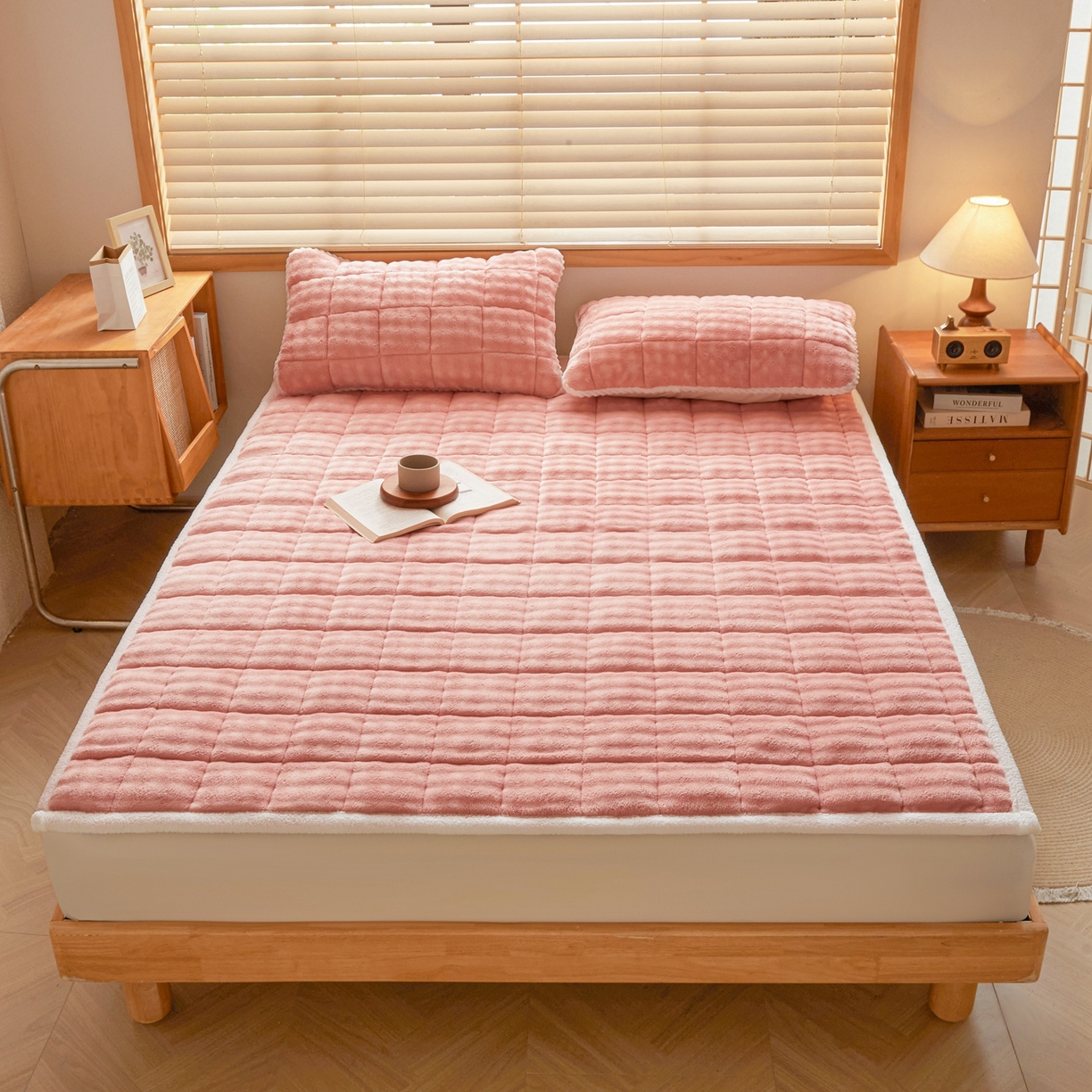 91家纺网 家纺一手货源 找家纺 鑫顺欣 2025新款泡泡牛奶绒床垫床褥 玫瑰粉