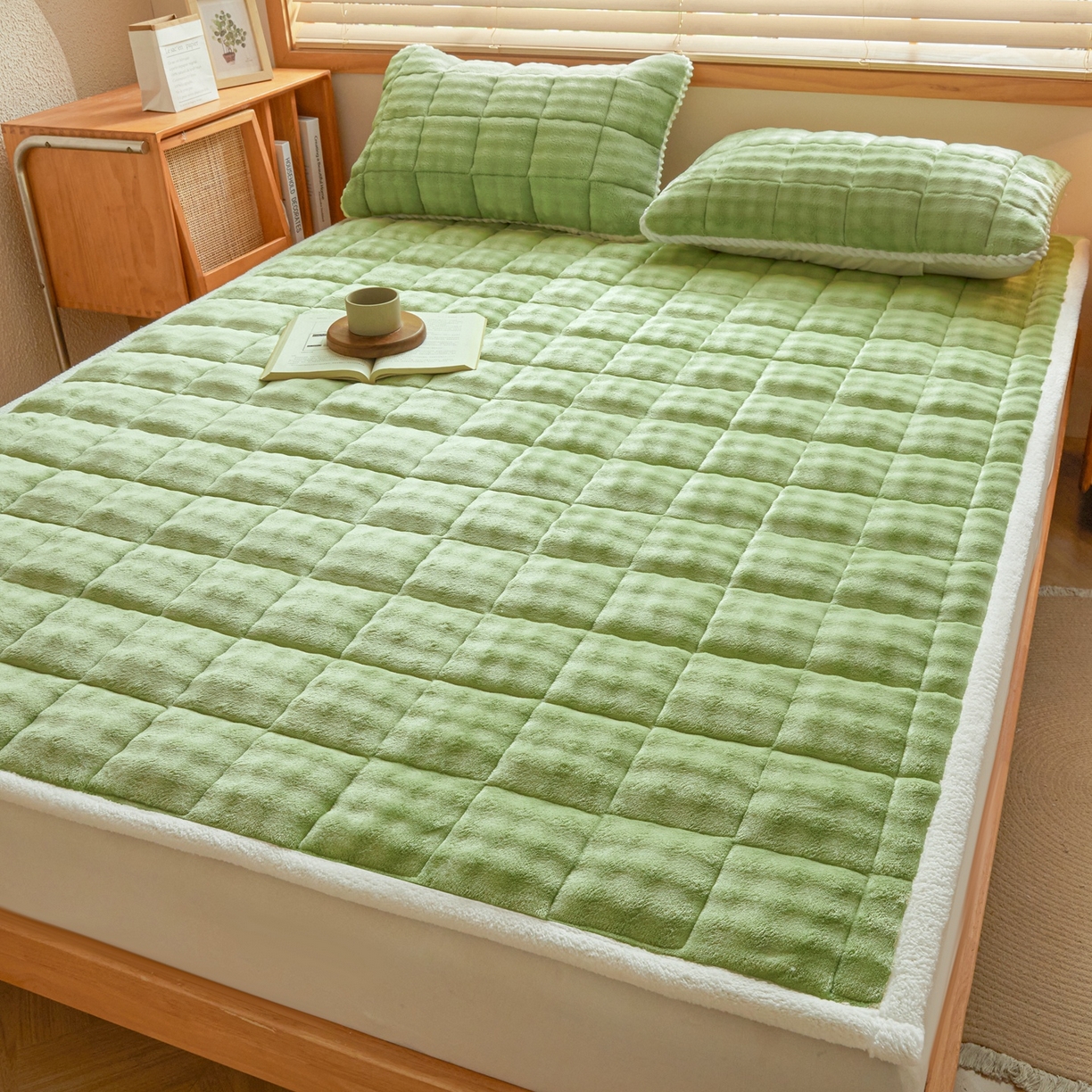 91家纺网 家纺一手货源 找家纺 鑫顺欣 2025新款泡泡牛奶绒床垫床褥 抹茶绿