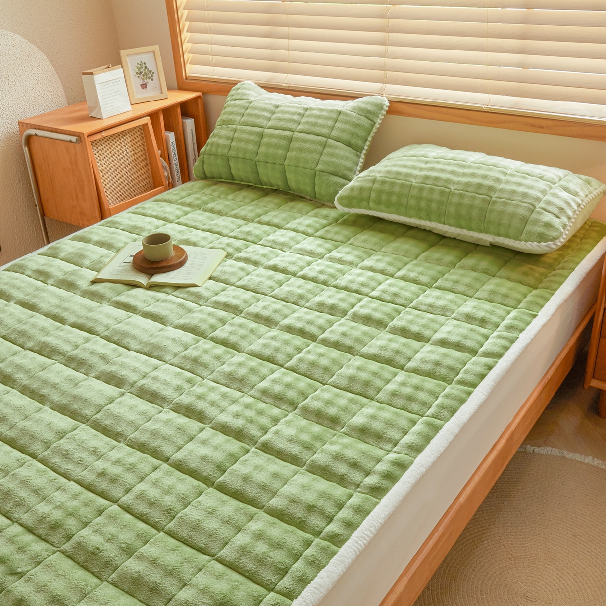 91家纺网 家纺一手货源 找家纺 鑫顺欣 2025新款泡泡牛奶绒床垫床褥 抹茶绿