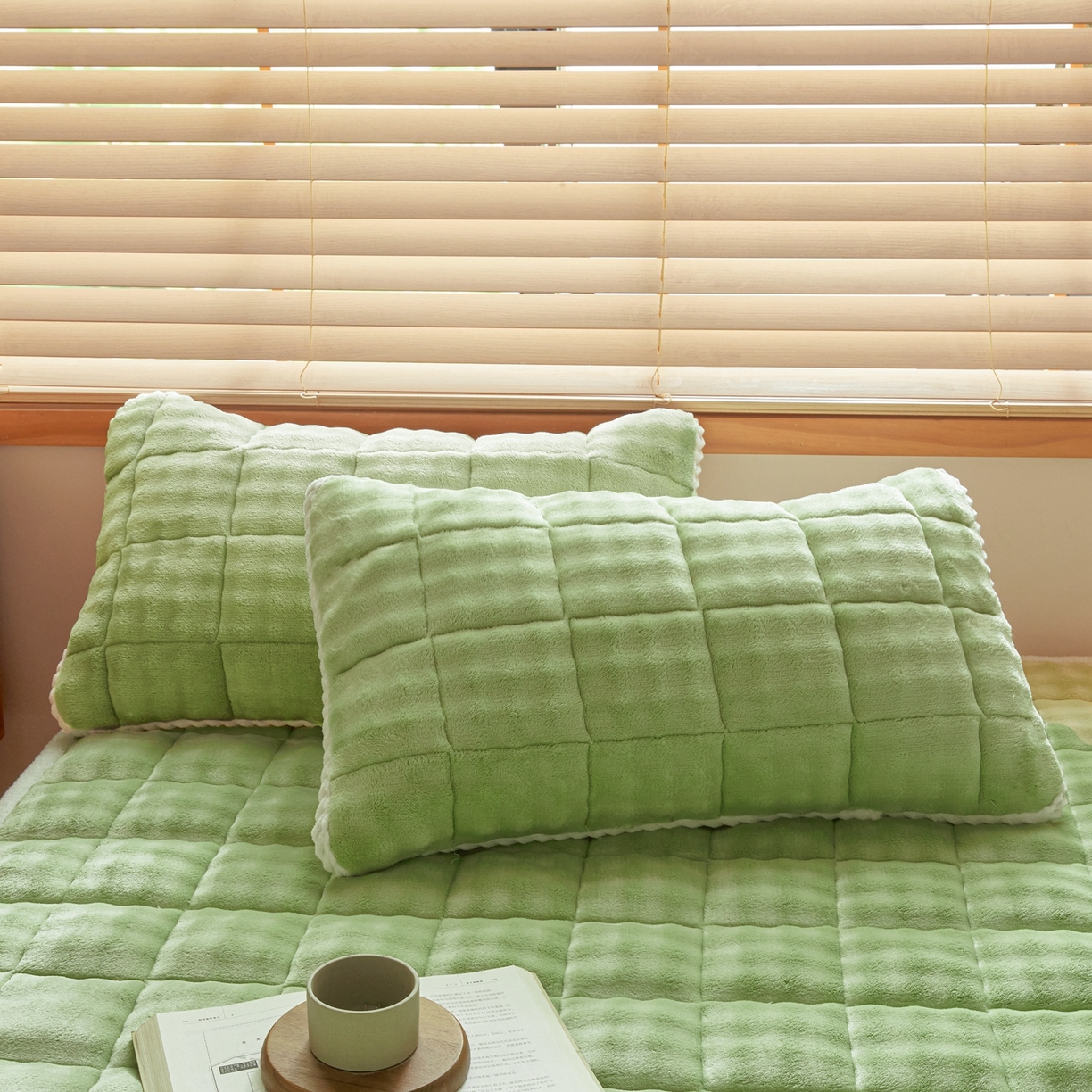 91家纺网 家纺一手货源 找家纺 鑫顺欣 2025新款泡泡牛奶绒床垫床褥 抹茶绿