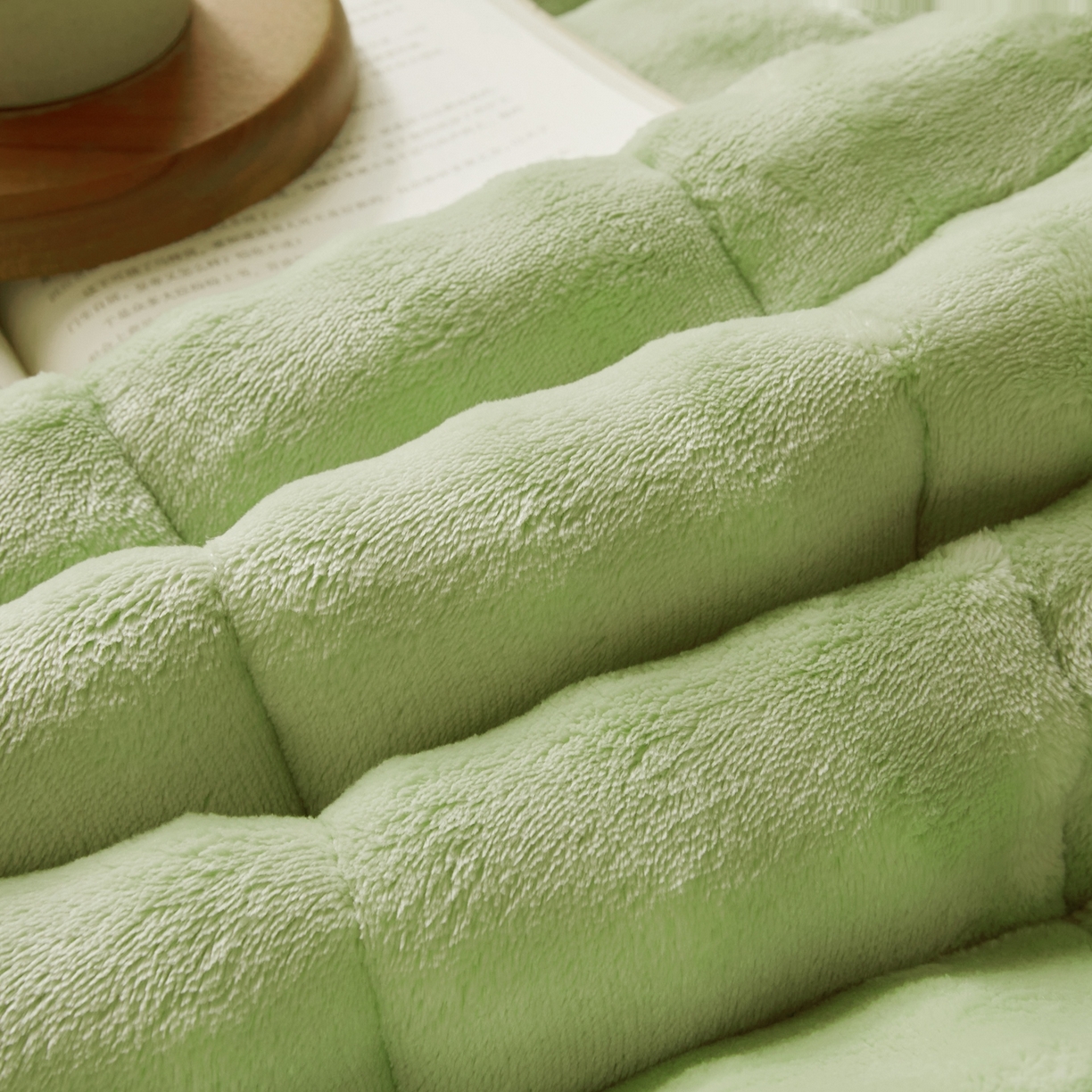 91家纺网 家纺一手货源 找家纺 鑫顺欣 2025新款泡泡牛奶绒床垫床褥 抹茶绿