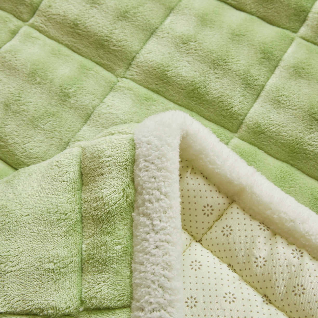 91家纺网 家纺一手货源 找家纺 鑫顺欣 2025新款泡泡牛奶绒床垫床褥 抹茶绿