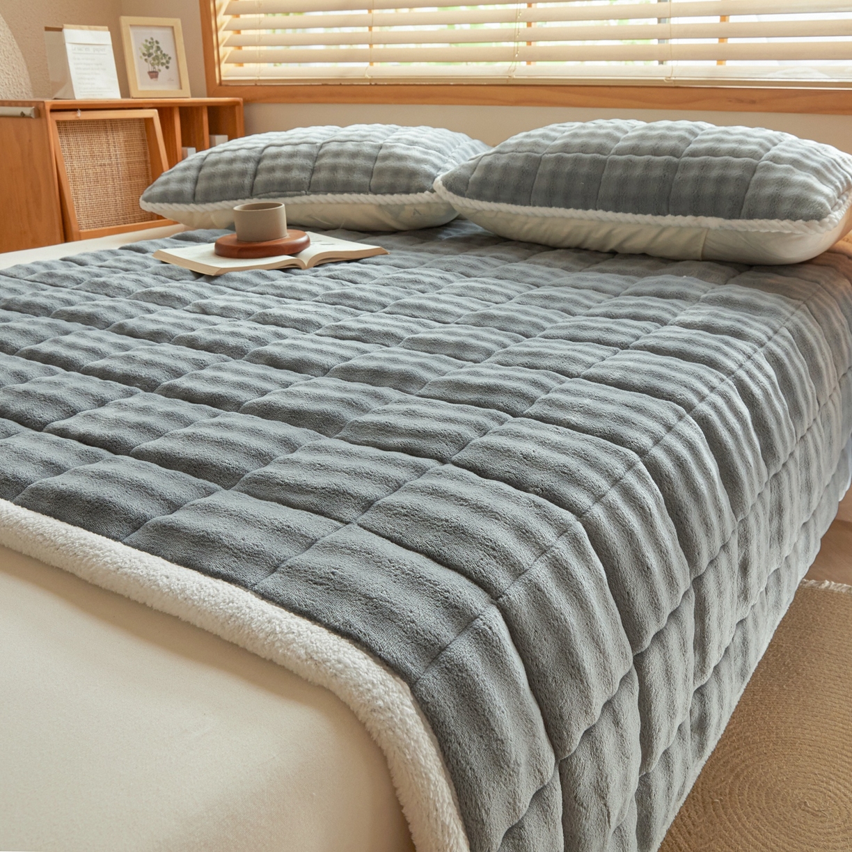 91家纺网 家纺一手货源 找家纺 鑫顺欣 2025新款泡泡牛奶绒床垫床褥 星空灰