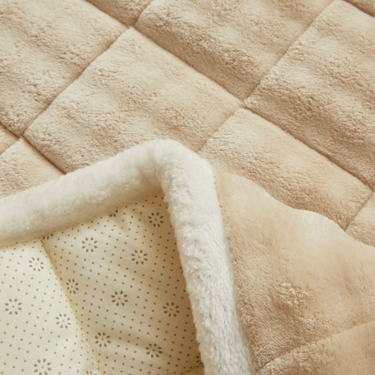 91家纺网 家纺一手货源 找家纺 鑫顺欣 2025新款泡泡牛奶绒床垫床褥 奶卡色