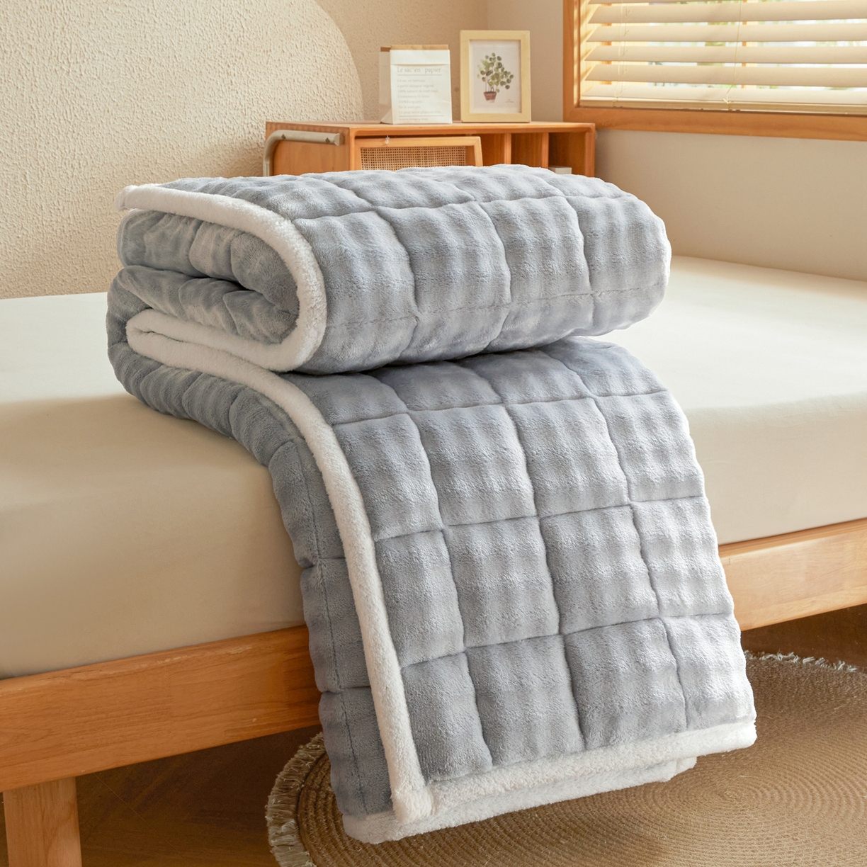 91家纺网 家纺一手货源 找家纺 鑫顺欣 2025新款泡泡牛奶绒床垫床褥 浅蓝色