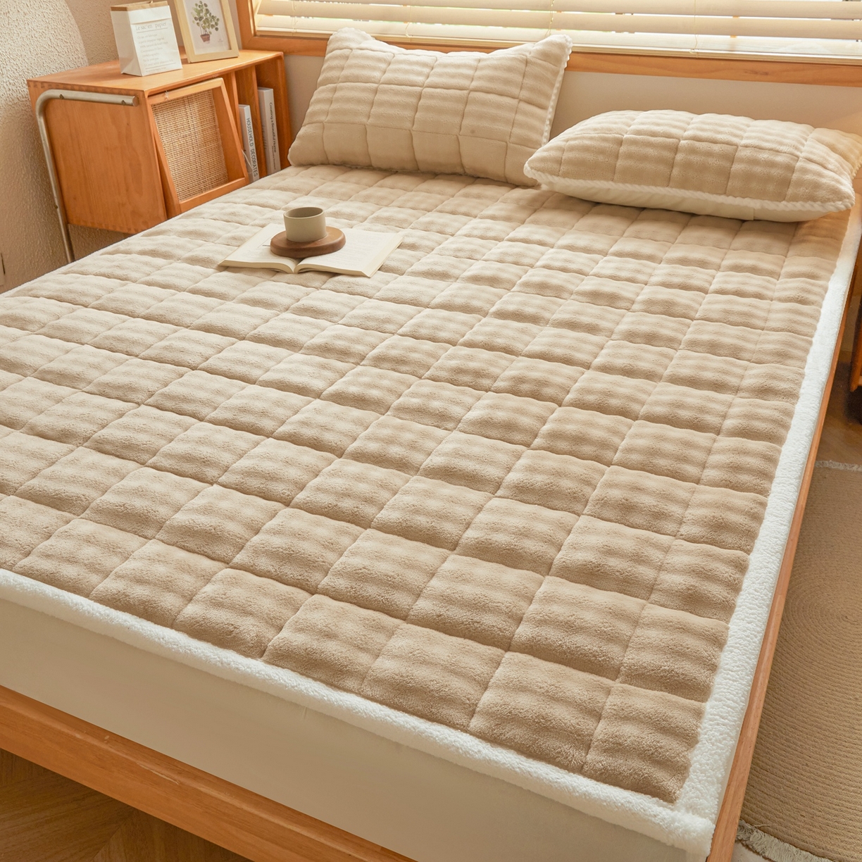 91家纺网 家纺一手货源 找家纺 鑫顺欣 2025新款泡泡牛奶绒床垫床褥 奶卡色