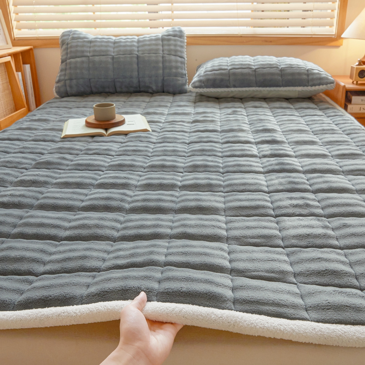 91家纺网 家纺一手货源 找家纺 鑫顺欣 2025新款泡泡牛奶绒床垫床褥 星空灰