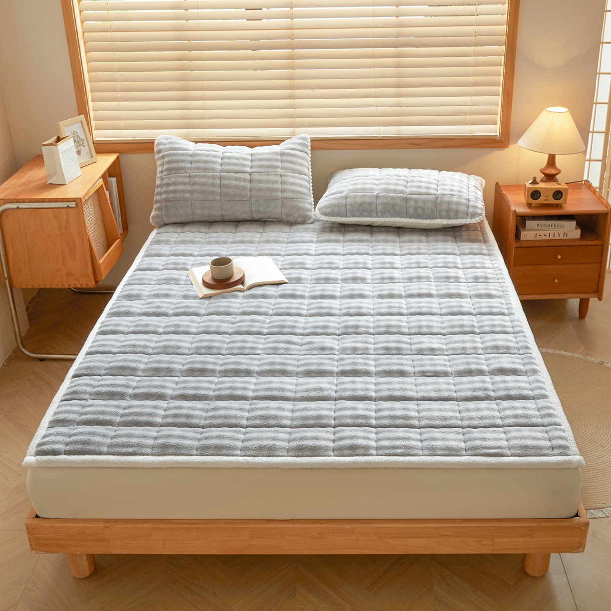 91家纺网 家纺一手货源 找家纺 鑫顺欣 2025新款泡泡牛奶绒床垫床褥 浅蓝色