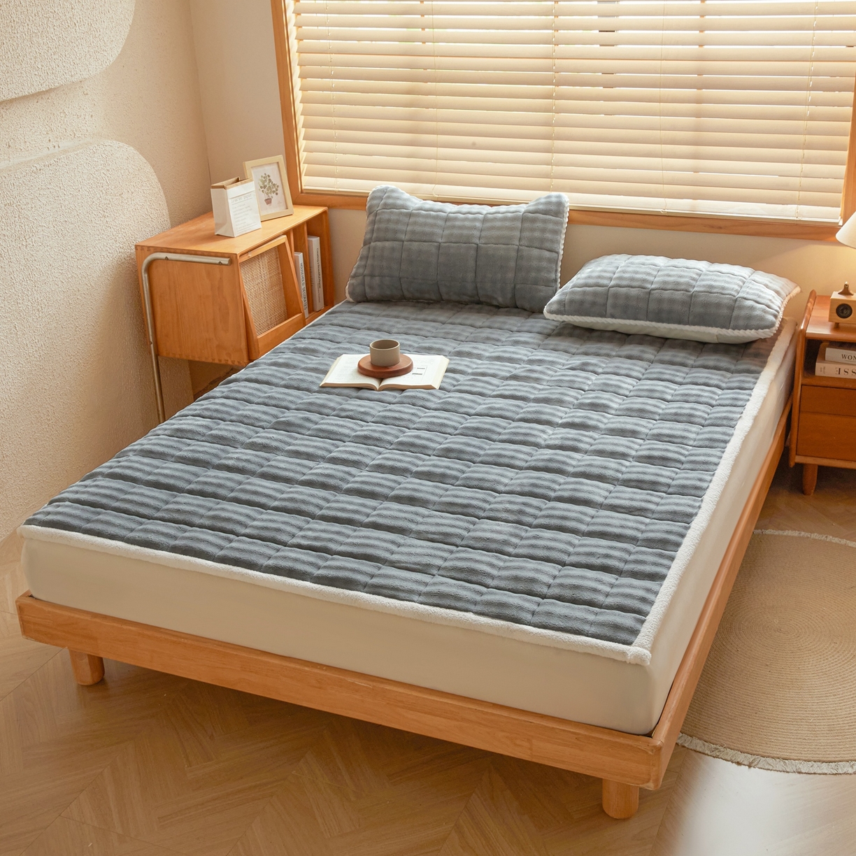 91家纺网 家纺一手货源 找家纺 鑫顺欣 2025新款泡泡牛奶绒床垫床褥 星空灰