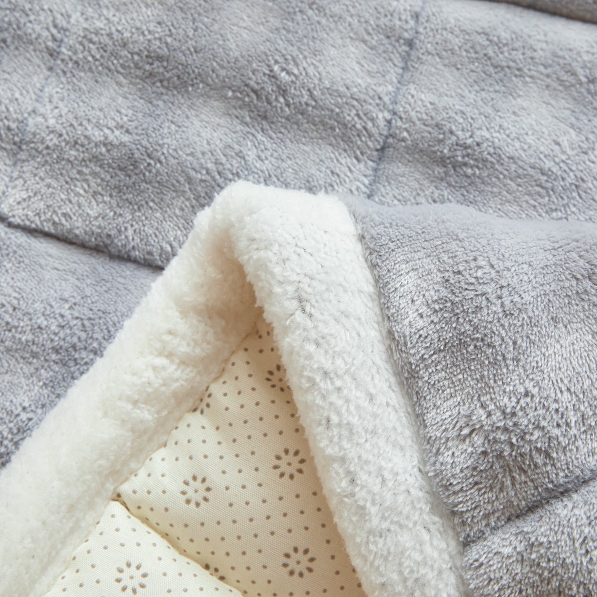 91家纺网 家纺一手货源 找家纺 鑫顺欣 2025新款泡泡牛奶绒床垫床褥 浅蓝色