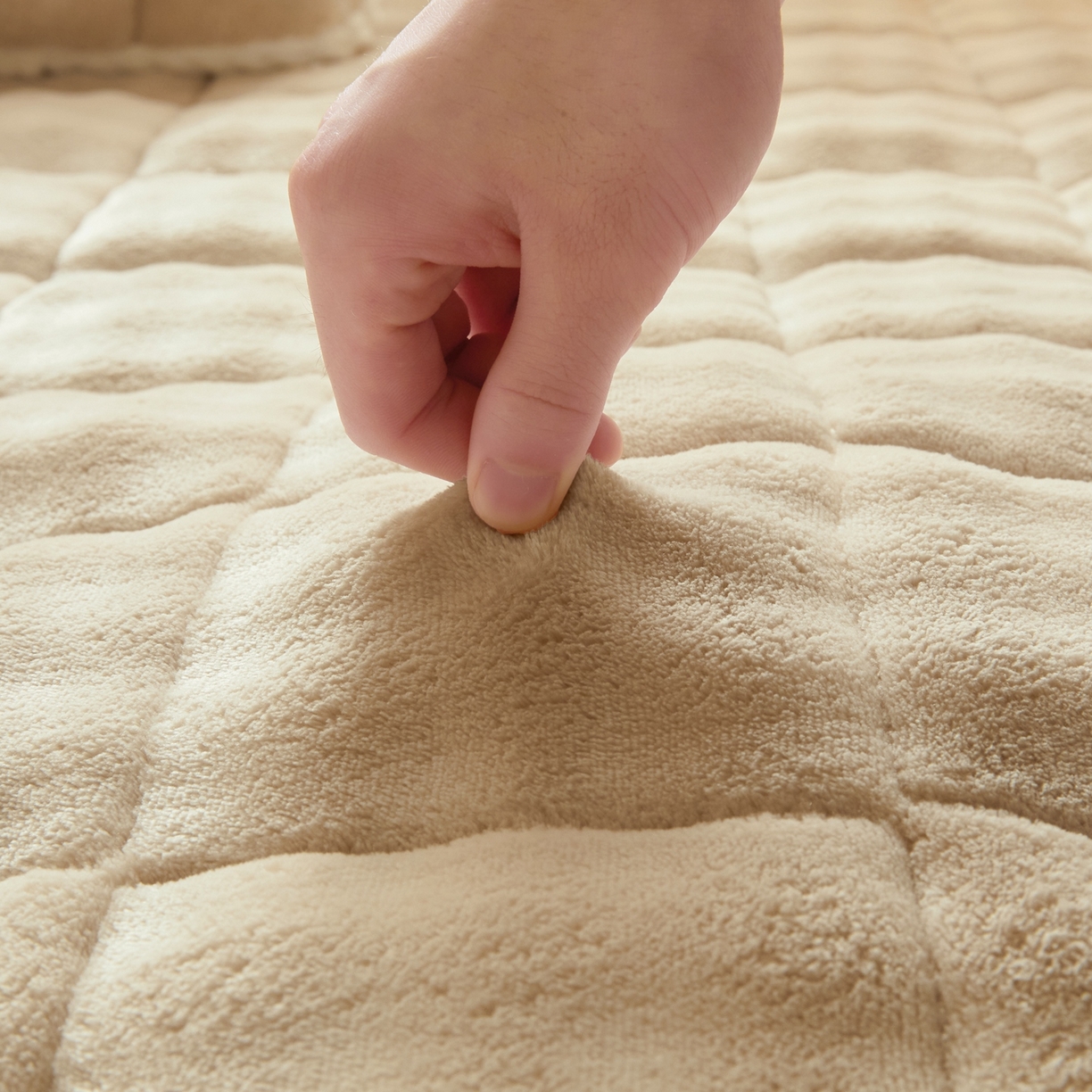 91家纺网 家纺一手货源 找家纺 鑫顺欣 2025新款泡泡牛奶绒床垫床褥 奶卡色