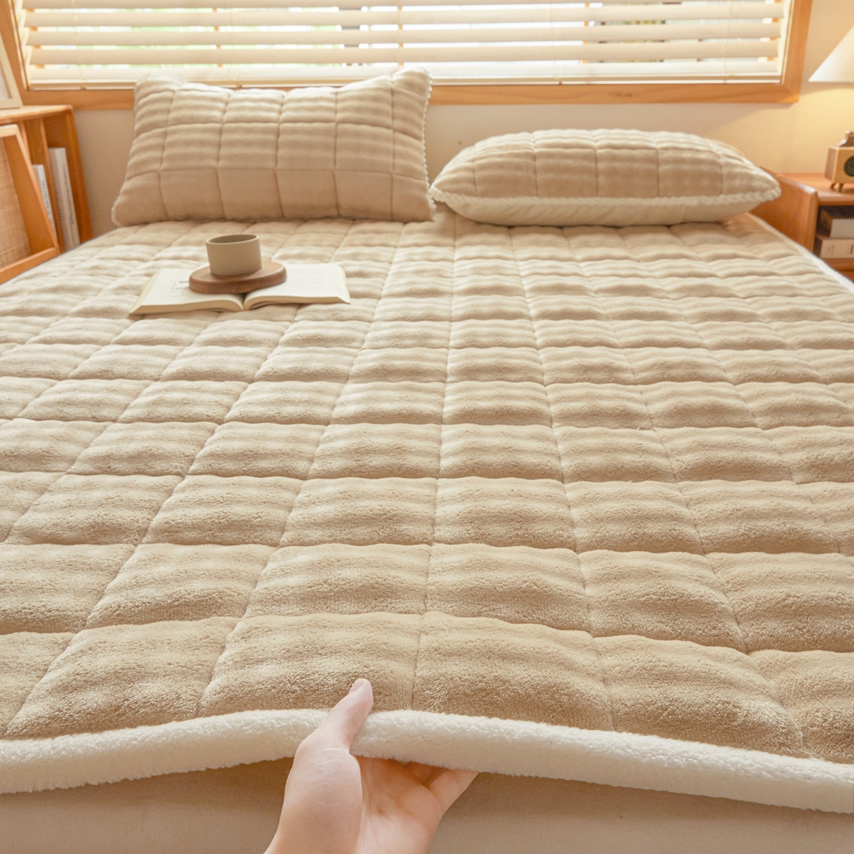 91家纺网 家纺一手货源 找家纺 鑫顺欣 2025新款泡泡牛奶绒床垫床褥 奶卡色