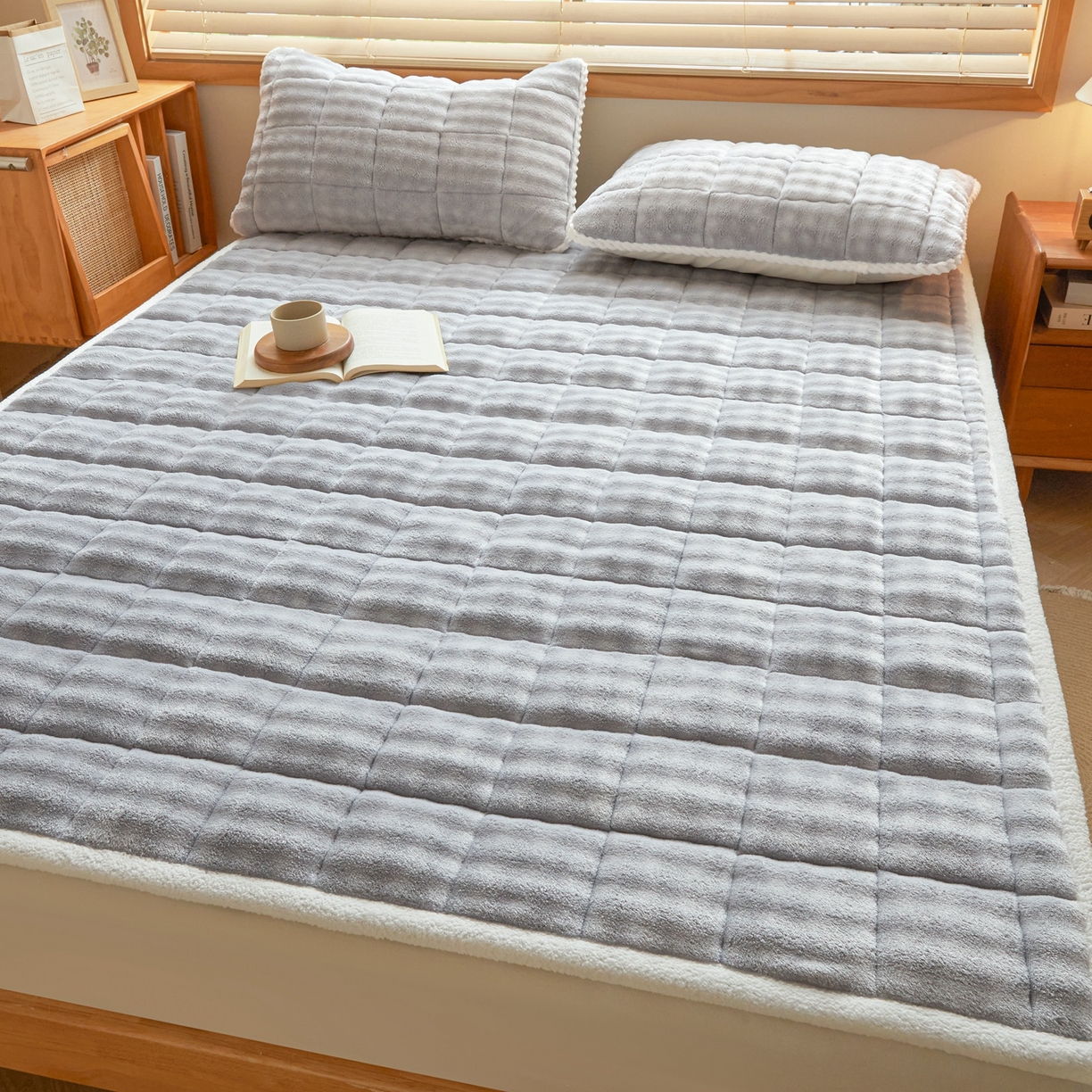 91家纺网 家纺一手货源 找家纺 鑫顺欣 2025新款泡泡牛奶绒床垫床褥 浅蓝色