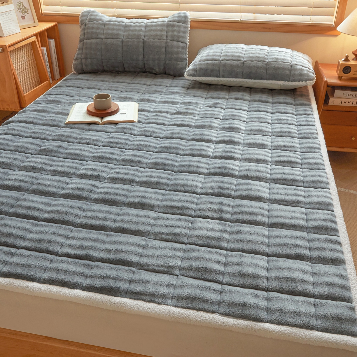 91家纺网 家纺一手货源 找家纺 鑫顺欣 2025新款泡泡牛奶绒床垫床褥 星空灰