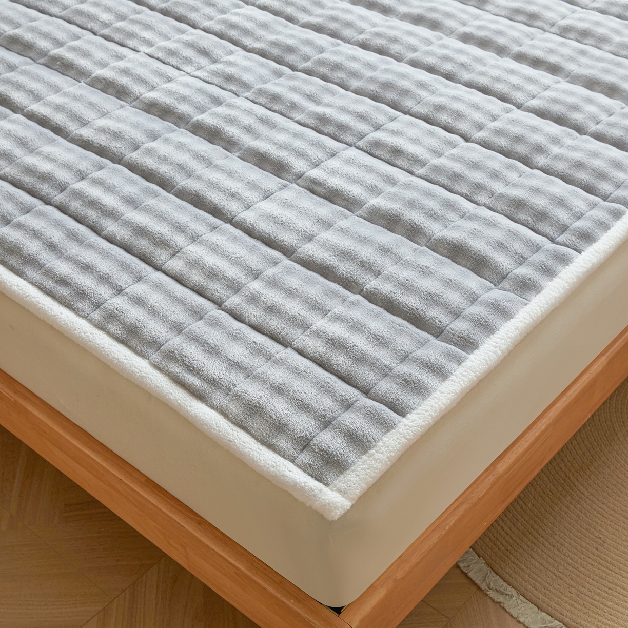 91家纺网 家纺一手货源 找家纺 鑫顺欣 2025新款泡泡牛奶绒床垫床褥 浅蓝色