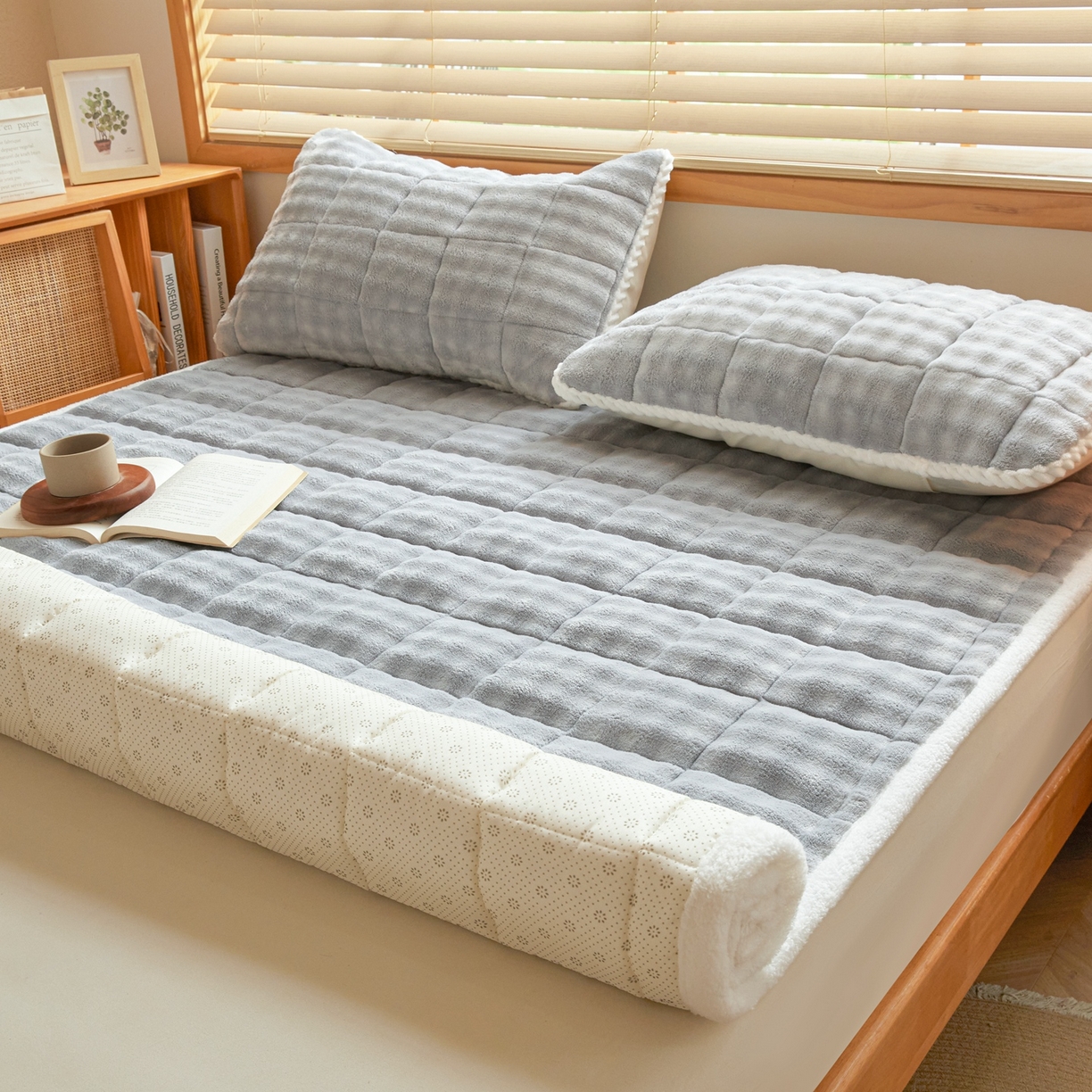 91家纺网 家纺一手货源 找家纺 鑫顺欣 2025新款泡泡牛奶绒床垫床褥 浅蓝色