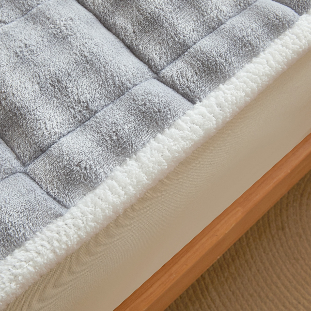 91家纺网 家纺一手货源 找家纺 鑫顺欣 2025新款泡泡牛奶绒床垫床褥 浅蓝色