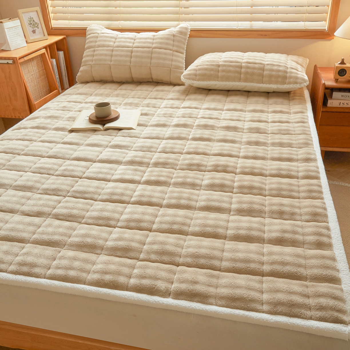 91家纺网 家纺一手货源 找家纺 鑫顺欣 2025新款泡泡牛奶绒床垫床褥 奶卡色