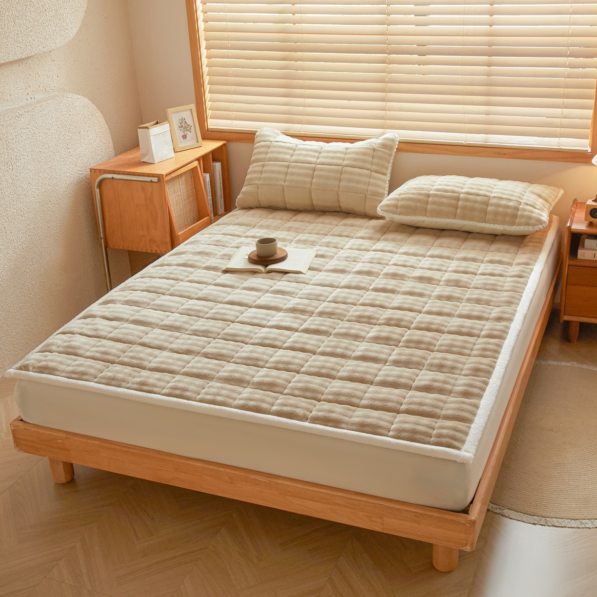 91家纺网 家纺一手货源 找家纺 鑫顺欣 2025新款泡泡牛奶绒床垫床褥 奶卡色