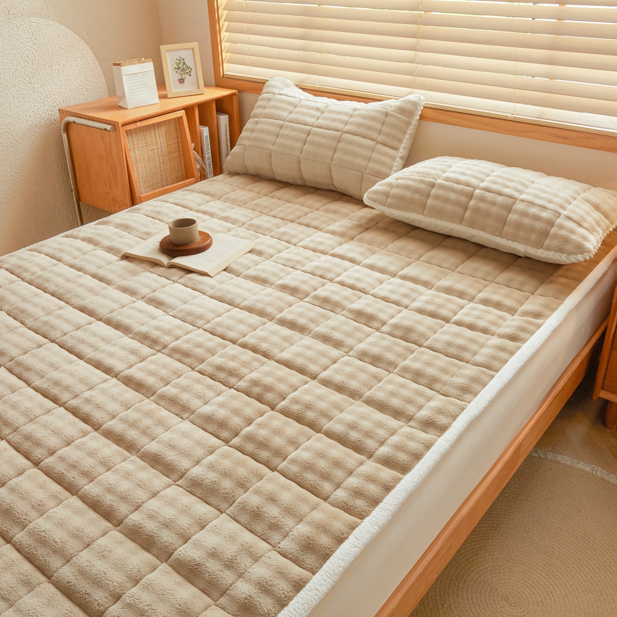 91家纺网 家纺一手货源 找家纺 鑫顺欣 2025新款泡泡牛奶绒床垫床褥 奶卡色