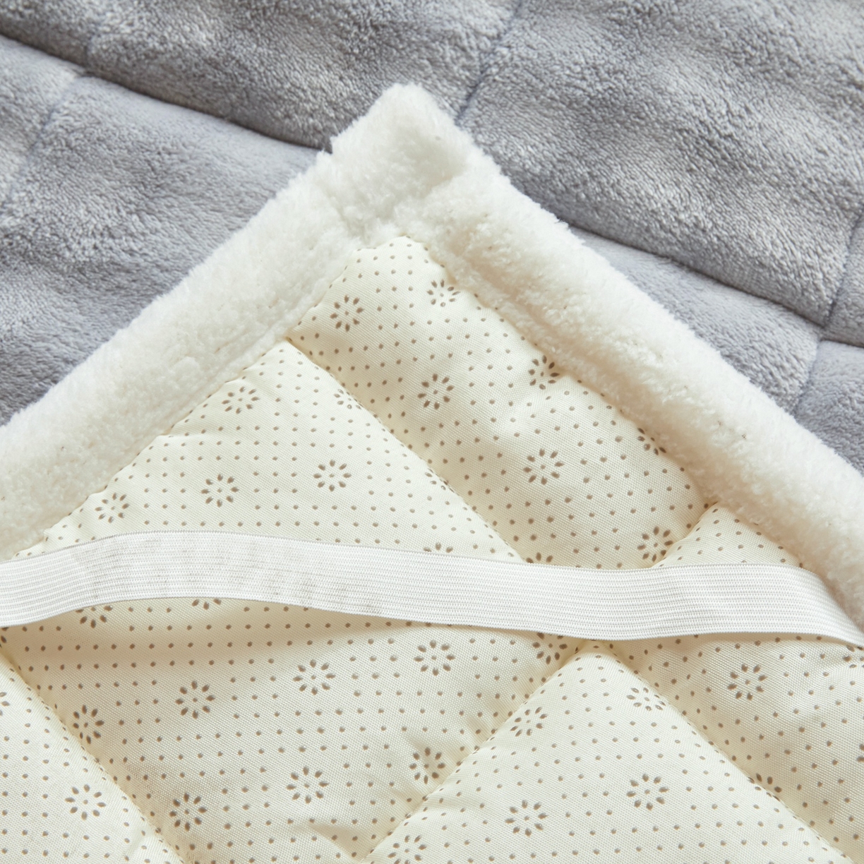 91家纺网 家纺一手货源 找家纺 鑫顺欣 2025新款泡泡牛奶绒床垫床褥 浅蓝色