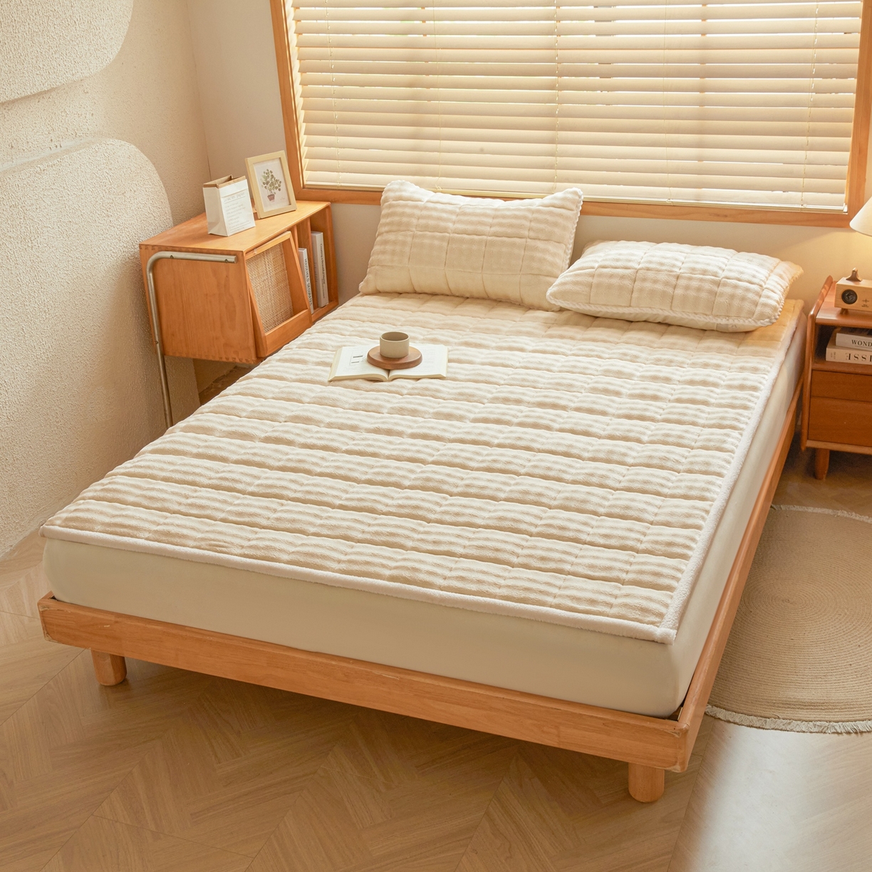 91家纺网 家纺一手货源 找家纺 鑫顺欣 2025新款泡泡牛奶绒床垫床褥 奶白色