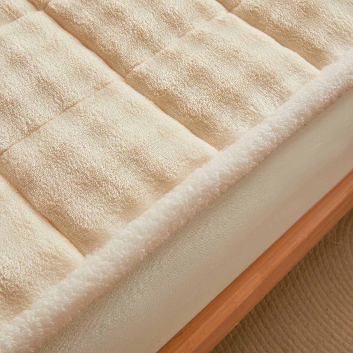 91家纺网 家纺一手货源 找家纺 鑫顺欣 2025新款泡泡牛奶绒床垫床褥 奶白色