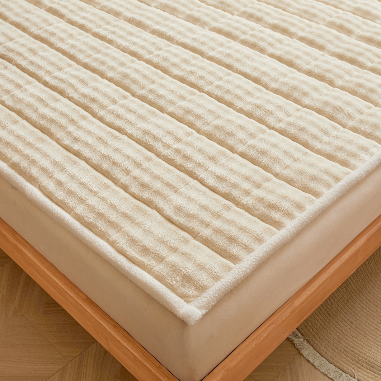 91家纺网 家纺一手货源 找家纺 鑫顺欣 2025新款泡泡牛奶绒床垫床褥 奶白色