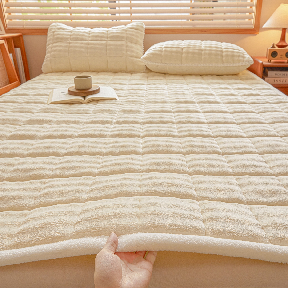 91家纺网 家纺一手货源 找家纺 鑫顺欣 2025新款泡泡牛奶绒床垫床褥 奶白色